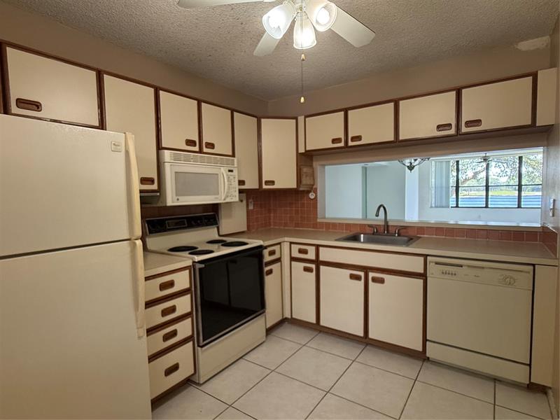Image 11 of 26 For 2768 Carambola Cir S  206