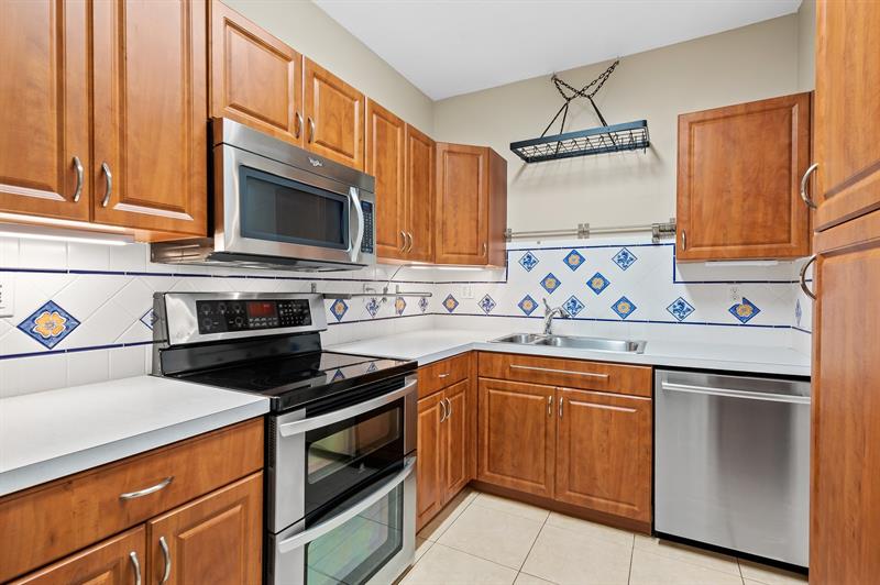 Image 10 of 29 For 5157 Meadow Oaks Dr  5157