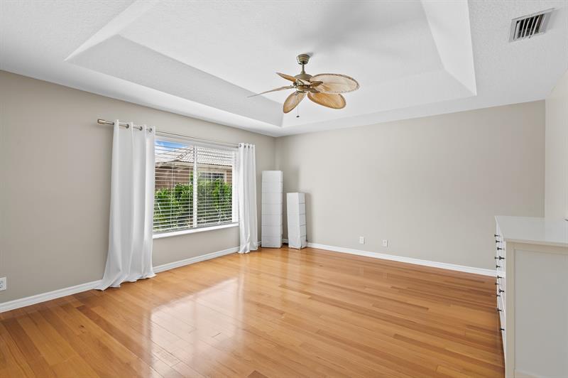 Image 16 of 29 For 5157 Meadow Oaks Dr  5157