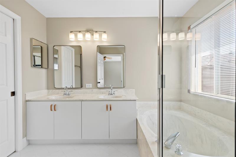 Image 18 of 29 For 5157 Meadow Oaks Dr  5157