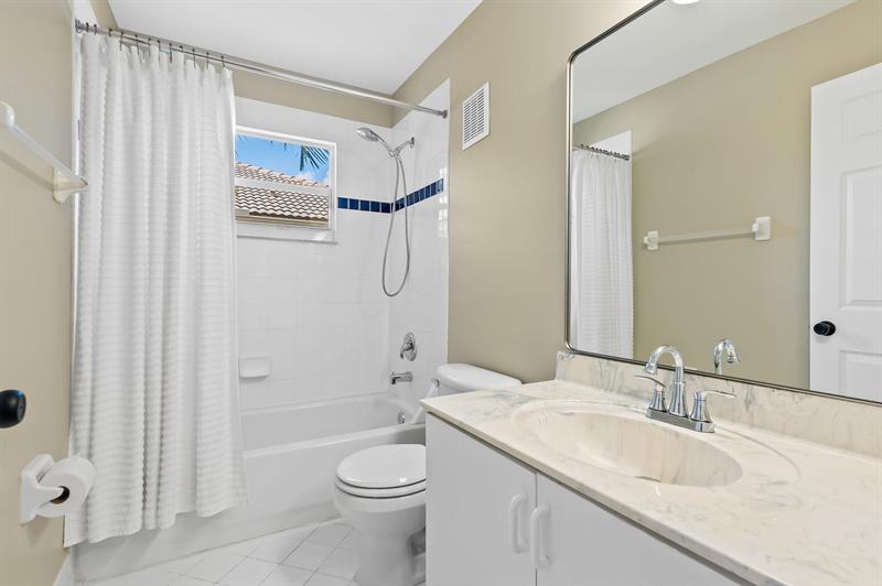 Image 21 of 29 For 5157 Meadow Oaks Dr  5157