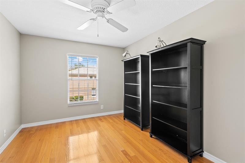 Image 22 of 29 For 5157 Meadow Oaks Dr  5157