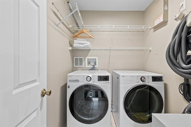 Image 23 of 29 For 5157 Meadow Oaks Dr  5157
