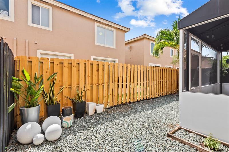Image 27 of 29 For 5157 Meadow Oaks Dr  5157