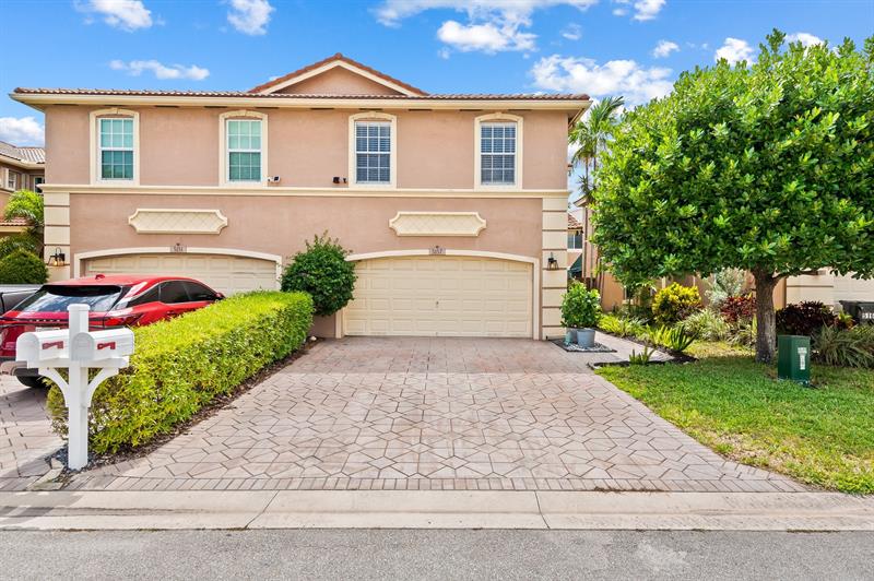 Image 3 of 29 For 5157 Meadow Oaks Dr  5157