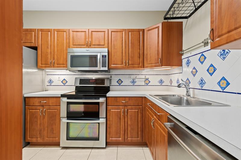 Image 9 of 29 For 5157 Meadow Oaks Dr  5157