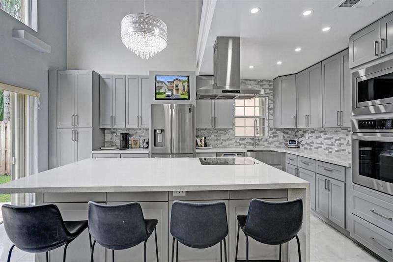 Image 11 of 53 For 10749 Lenox Rd