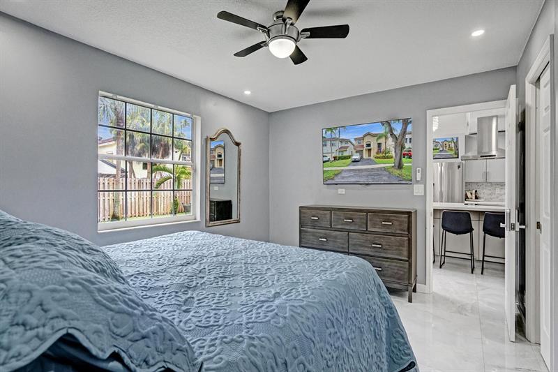 Image 21 of 53 For 10749 Lenox Rd