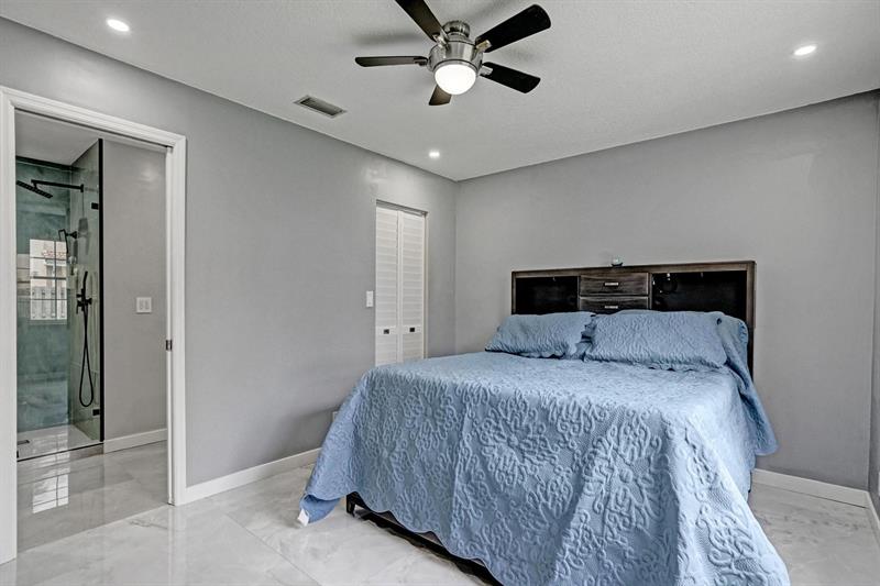 Image 22 of 53 For 10749 Lenox Rd
