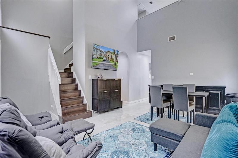 Image 3 of 53 For 10749 Lenox Rd