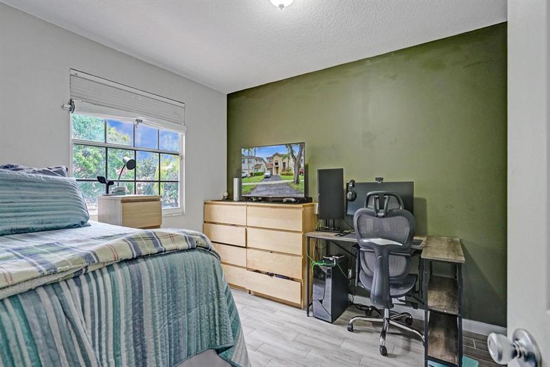 Image 37 of 53 For 10749 Lenox Rd