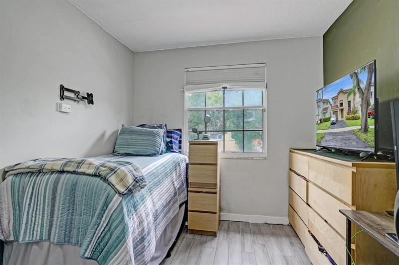 Image 39 of 53 For 10749 Lenox Rd