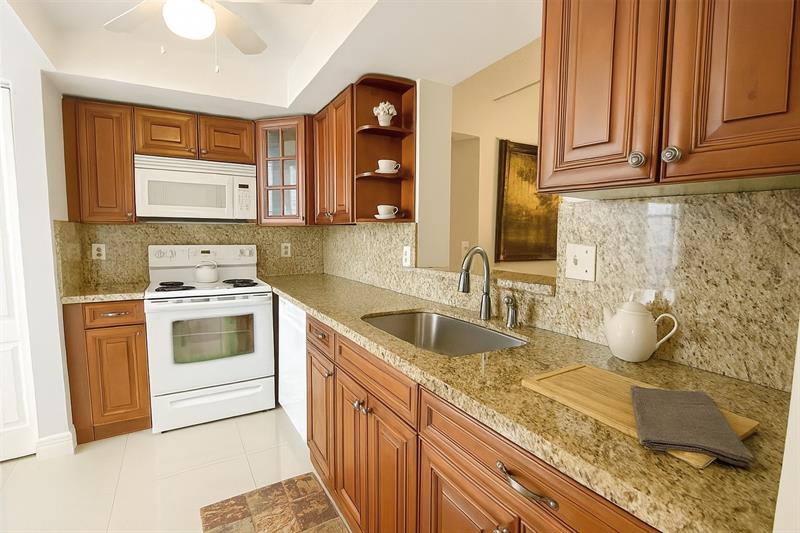 Image 6 of 13 For 15 Willowbrook Ln  101