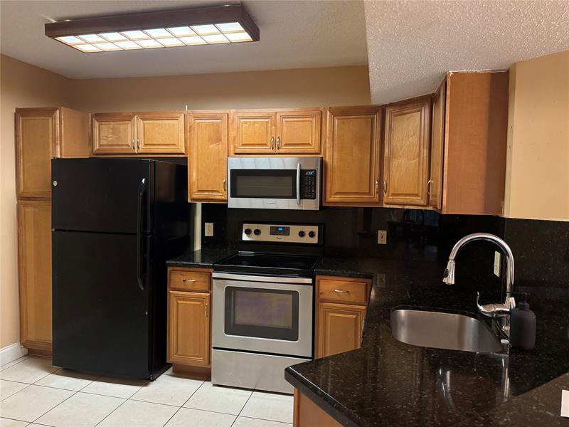 Image 3 of 10 For 9001 Wiles Rd  305