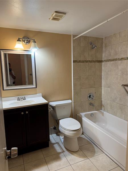 Image 5 of 10 For 9001 Wiles Rd  305