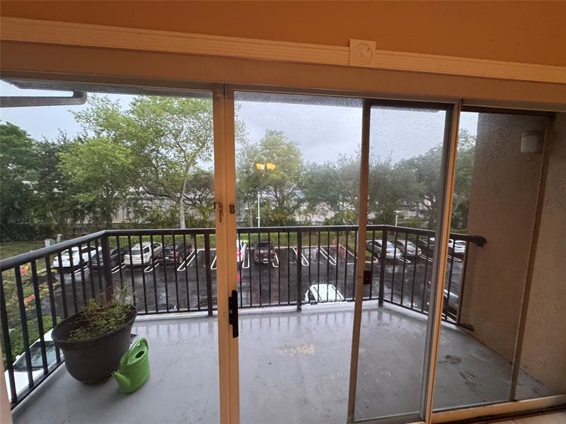 Image 6 of 10 For 9001 Wiles Rd  305