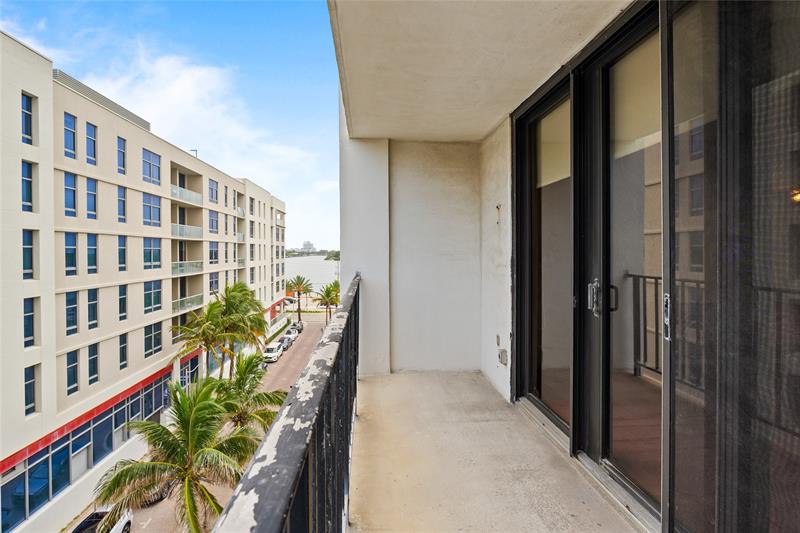 Image 11 of 35 For 322 Buchanan St  506