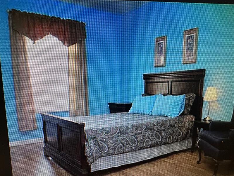 Image 5 of 6 For 8101 Coconut Palm Way  301