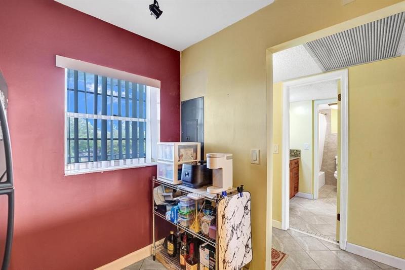 Image 10 of 54 For 9230 Lagoon Pl  406