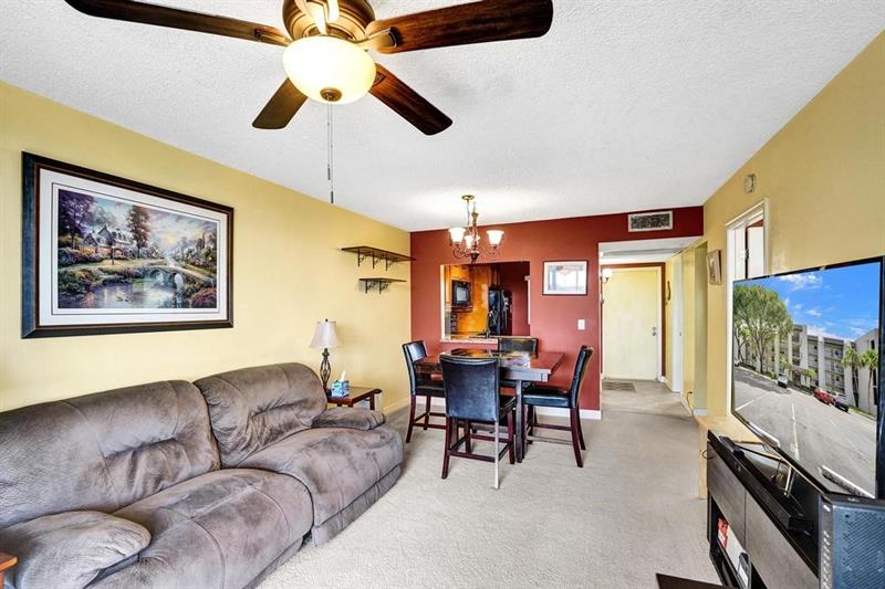 Image 18 of 54 For 9230 Lagoon Pl  406