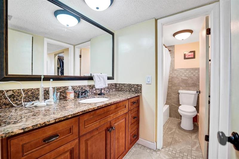 Image 26 of 54 For 9230 Lagoon Pl  406