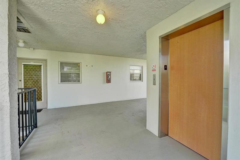 Image 32 of 54 For 9230 Lagoon Pl  406