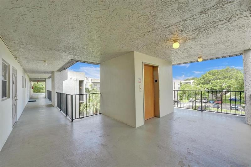 Image 33 of 54 For 9230 Lagoon Pl  406
