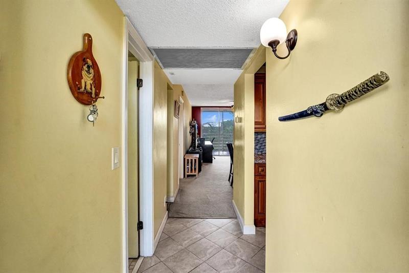Image 4 of 54 For 9230 Lagoon Pl  406