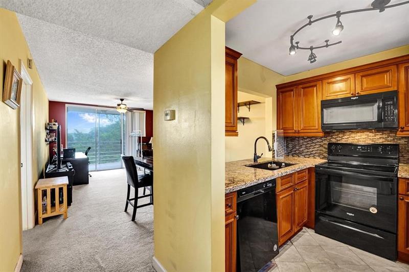 Image 5 of 54 For 9230 Lagoon Pl  406