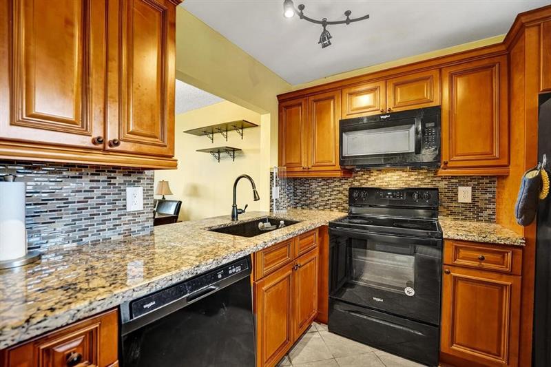 Image 7 of 54 For 9230 Lagoon Pl  406