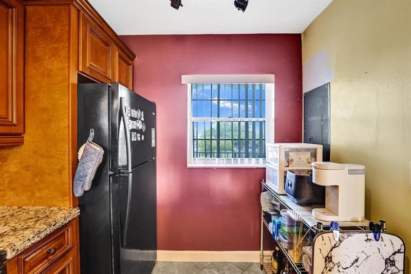 Image 8 of 54 For 9230 Lagoon Pl  406