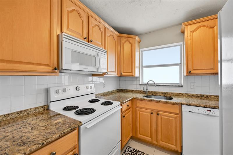 Image 11 of 19 For 1536 15th Ct  207