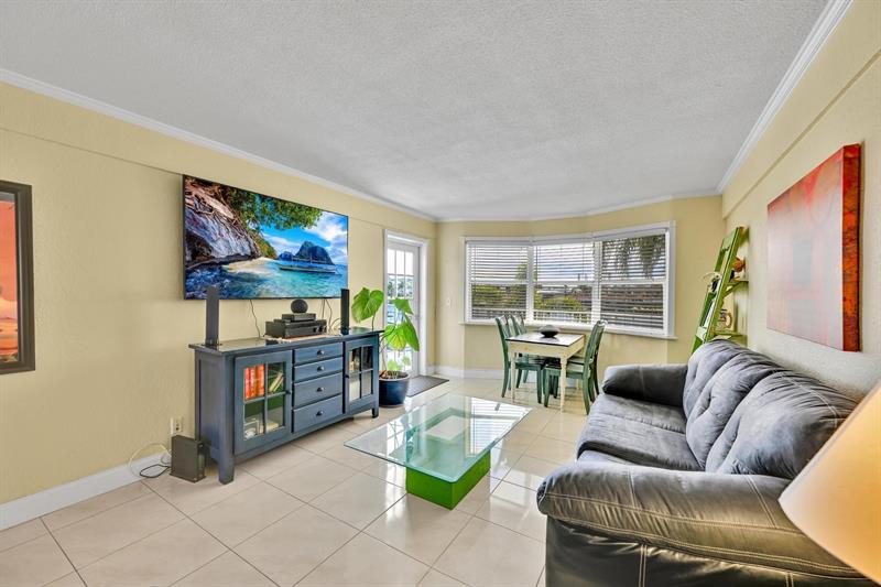 Image 6 of 19 For 1536 15th Ct  207