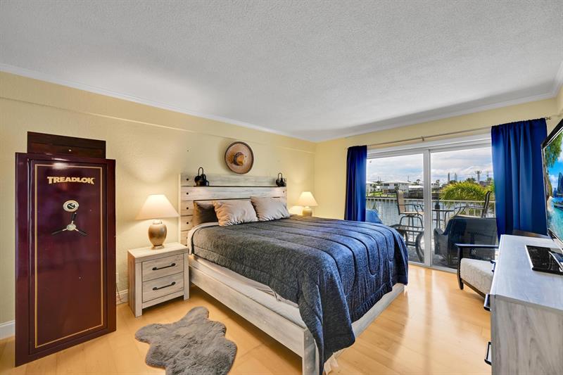 Image 7 of 19 For 1536 15th Ct  207