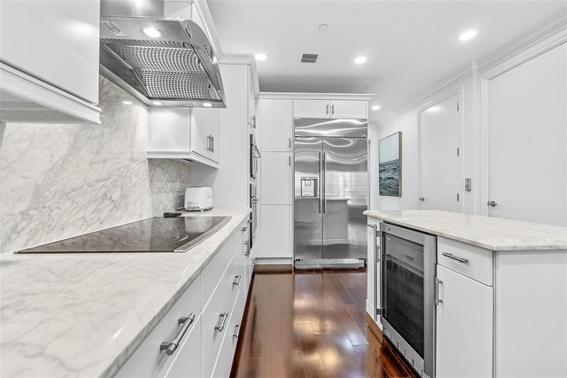 Image 11 of 47 For 101 Isle Of Venice Dr  101