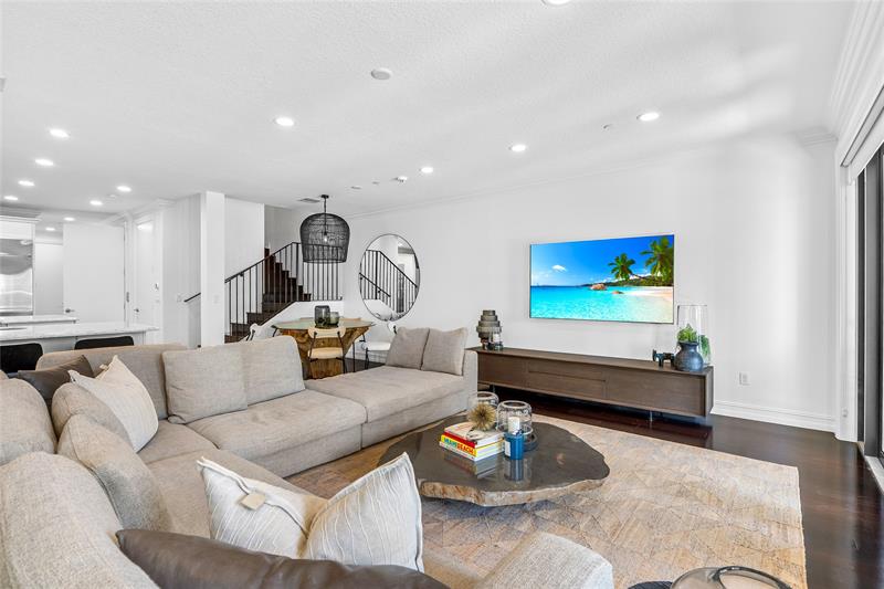 Image 14 of 47 For 101 Isle Of Venice Dr  101