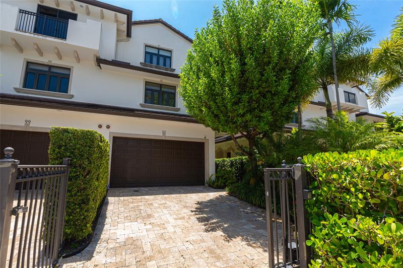 Image 3 of 47 For 101 Isle Of Venice Dr  101