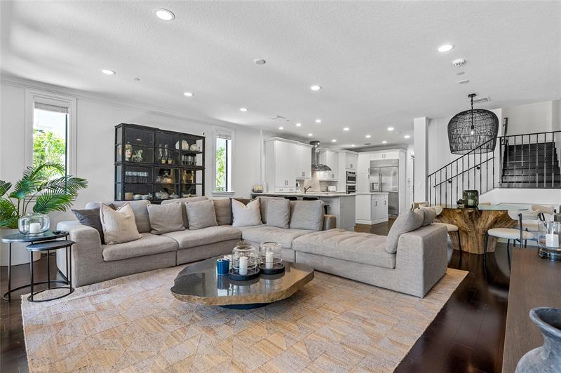 Image 6 of 47 For 101 Isle Of Venice Dr  101