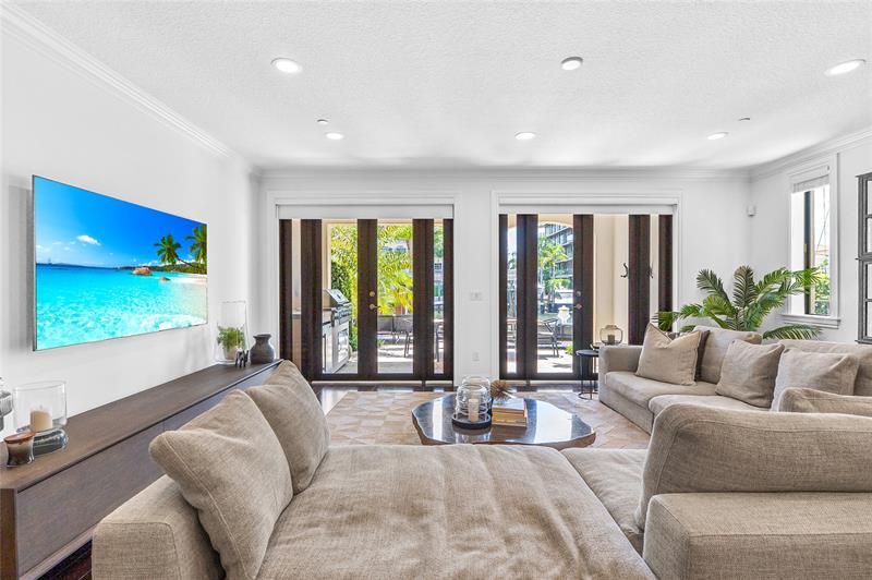 Image 7 of 47 For 101 Isle Of Venice Dr  101