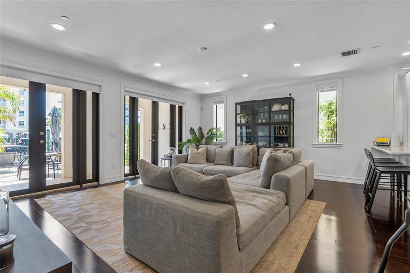 Image 8 of 47 For 101 Isle Of Venice Dr  101