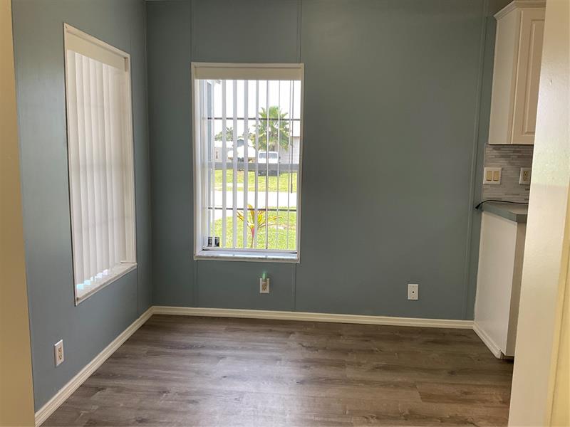 Image 23 of 67 For 2128 32nd St