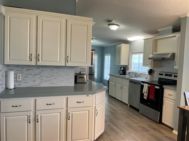 Image 9 of 67 For 2128 32nd St