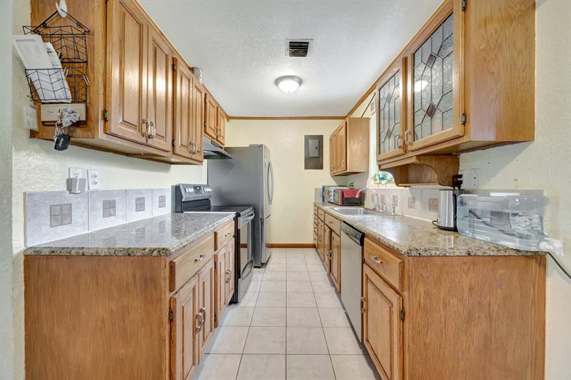 Image 11 of 15 For 1710 9th St  