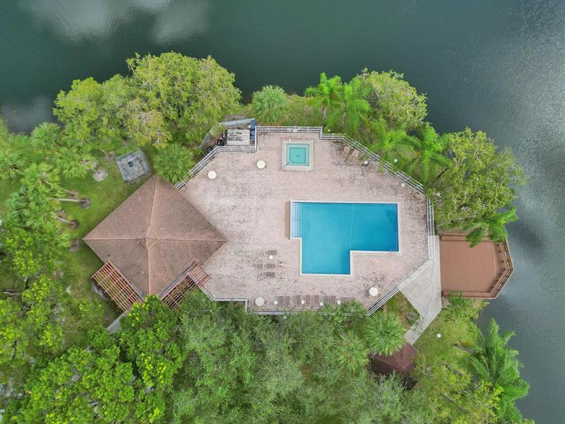 Details for 9113 Vineyard Lake Dr, Plantation, FL 33324