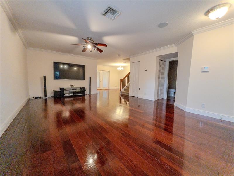 Image 12 of 43 For 9113 Vineyard Lake Dr