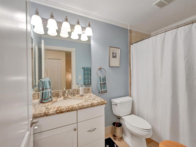 Image 20 of 43 For 9113 Vineyard Lake Dr