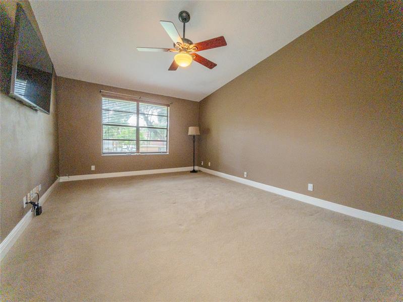 Image 25 of 43 For 9113 Vineyard Lake Dr