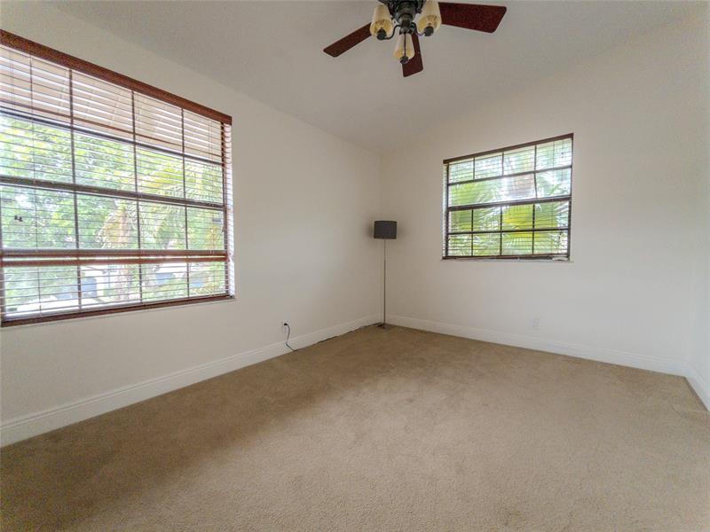 Image 32 of 43 For 9113 Vineyard Lake Dr