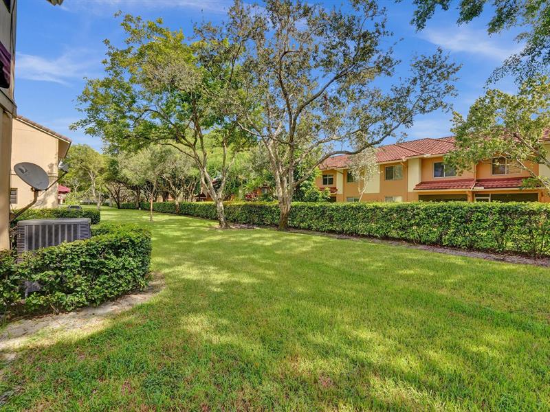 Image 37 of 43 For 9113 Vineyard Lake Dr