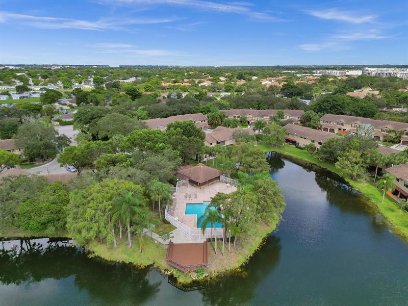 Image 40 of 43 For 9113 Vineyard Lake Dr